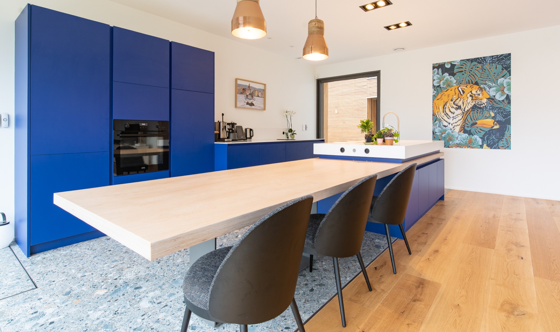 Osez  la couleur avec une cuisine bleue exceptionnelle.