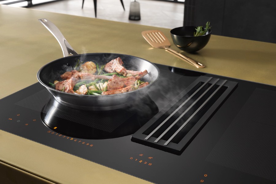 MIELE : la table de cuisson induction avec hotte intégrée : équipement  exclusif pour un plaisir illimité !